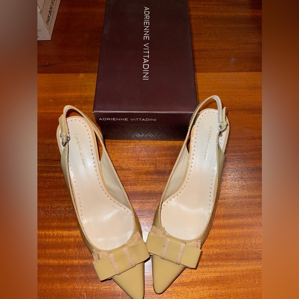 9 1/2 Women’s Adrienne Vottadini Peridot heels